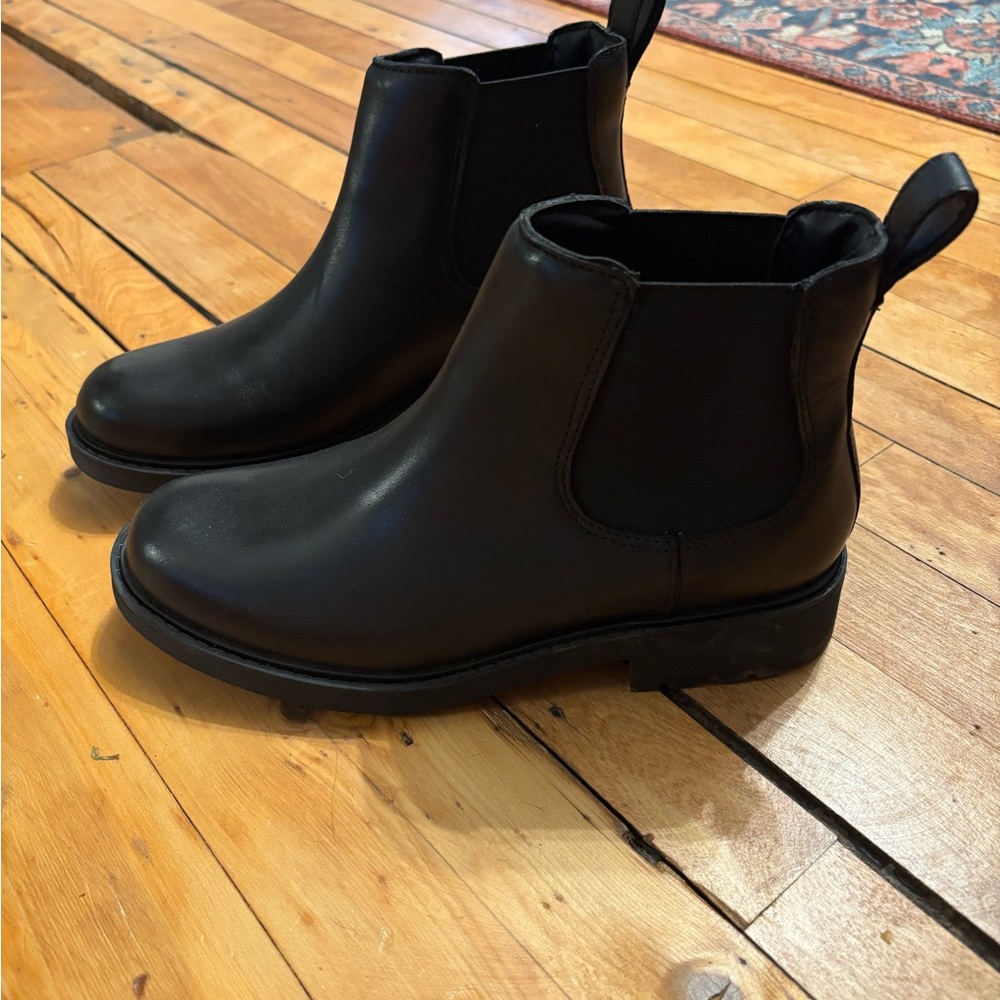 Clark’s Black Leather Chelsea Boots